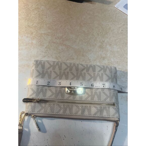 Michael Kors Jet Set Wristlet Beige with Gold Hardware - Picture 3 of 6